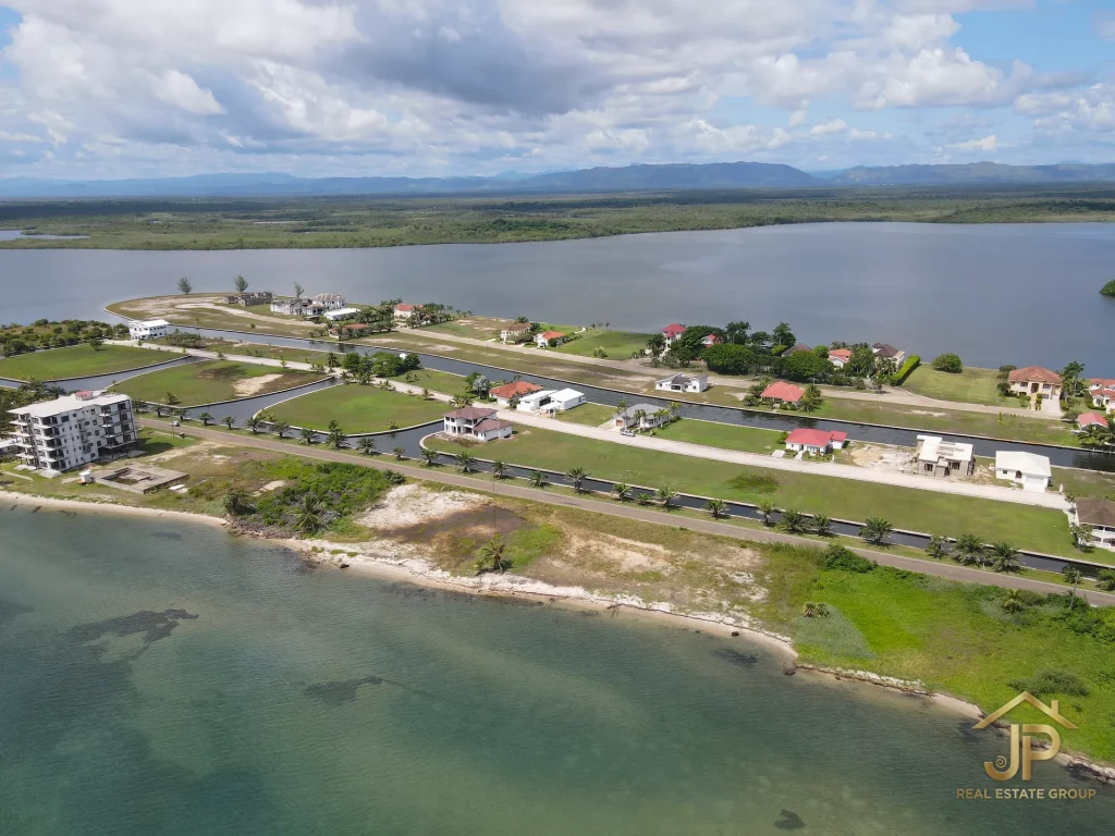 Plantation Placencia beachfront lots aerial view with lagoon and sea context - JP Real Estate Group