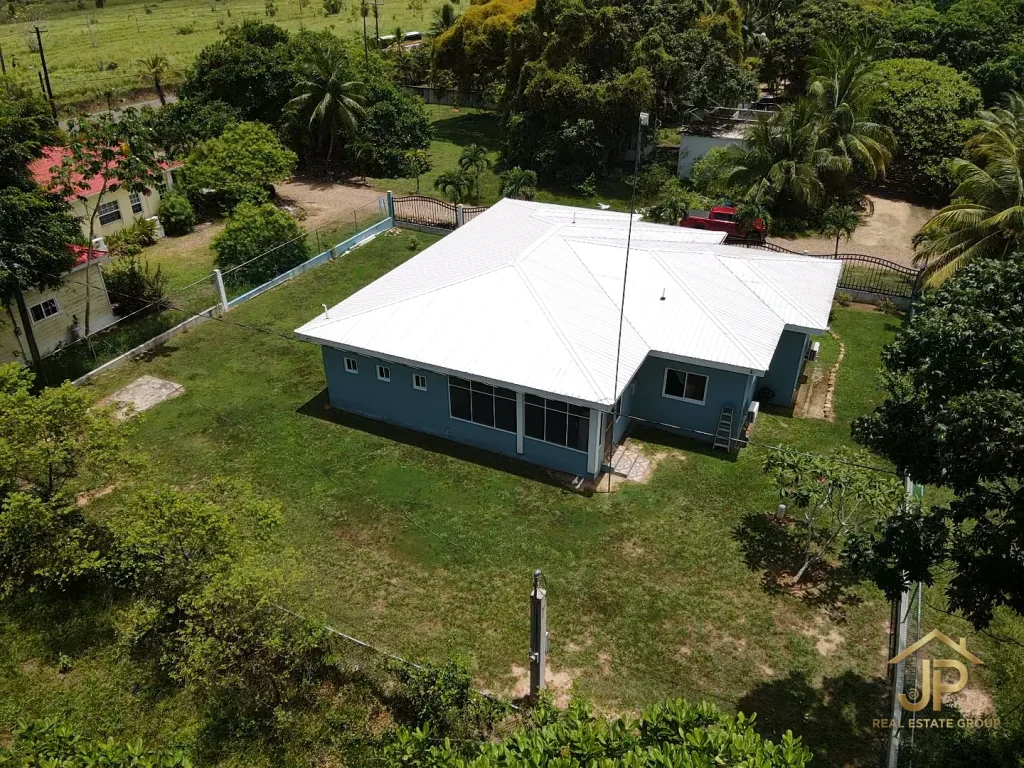 3 bedroom blue house in Hummingbird Estate Belize - photo 5