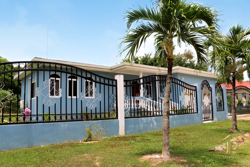 3 bedroom blue house in Hummingbird Estate Belize - photo 7