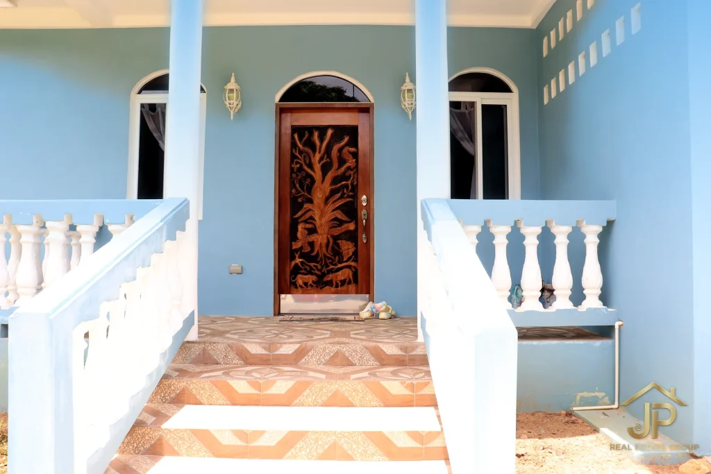 3 bedroom blue house in Hummingbird Estate Belize - photo 9