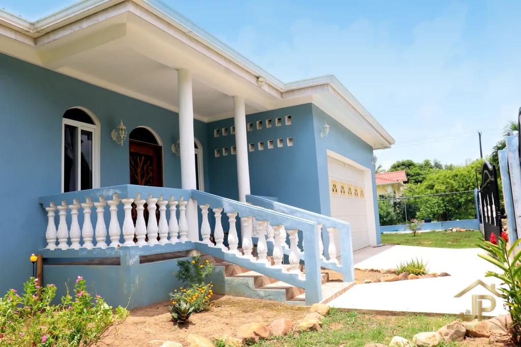3 bedroom blue house in Hummingbird Estate Belize - photo 11