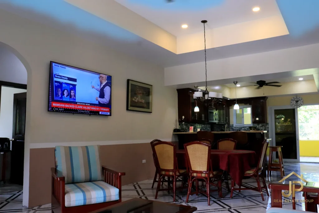 3 bedroom blue house in Hummingbird Estate Belize - photo 12