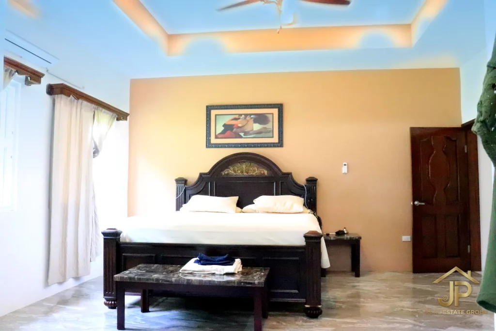 3 bedroom blue house in Hummingbird Estate Belize - photo 16