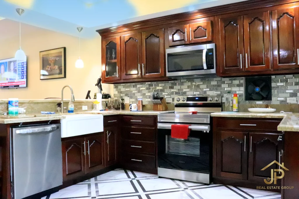 3 bedroom blue house in Hummingbird Estate Belize - photo 18