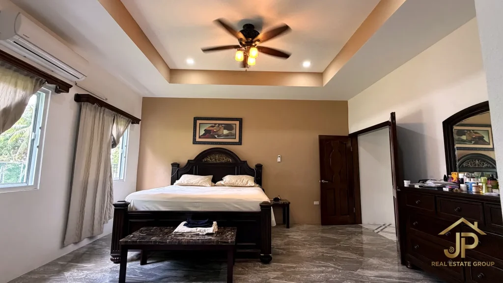 3 bedroom blue house in Hummingbird Estate Belize - photo 33