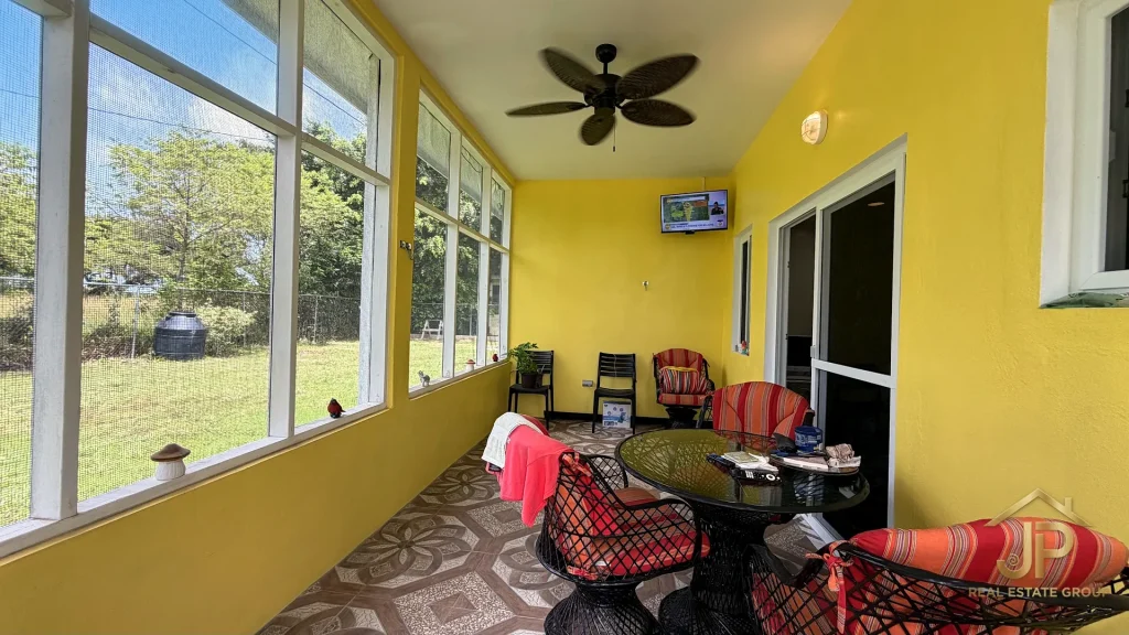 3 bedroom blue house in Hummingbird Estate Belize - photo 38