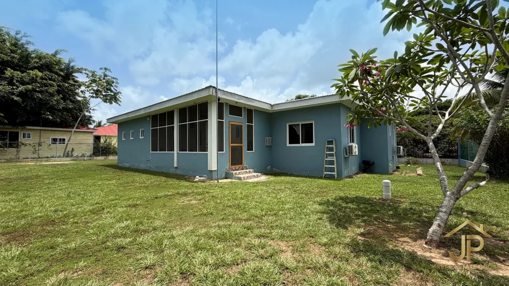 3 bedroom blue house in Hummingbird Estate Belize - photo 39