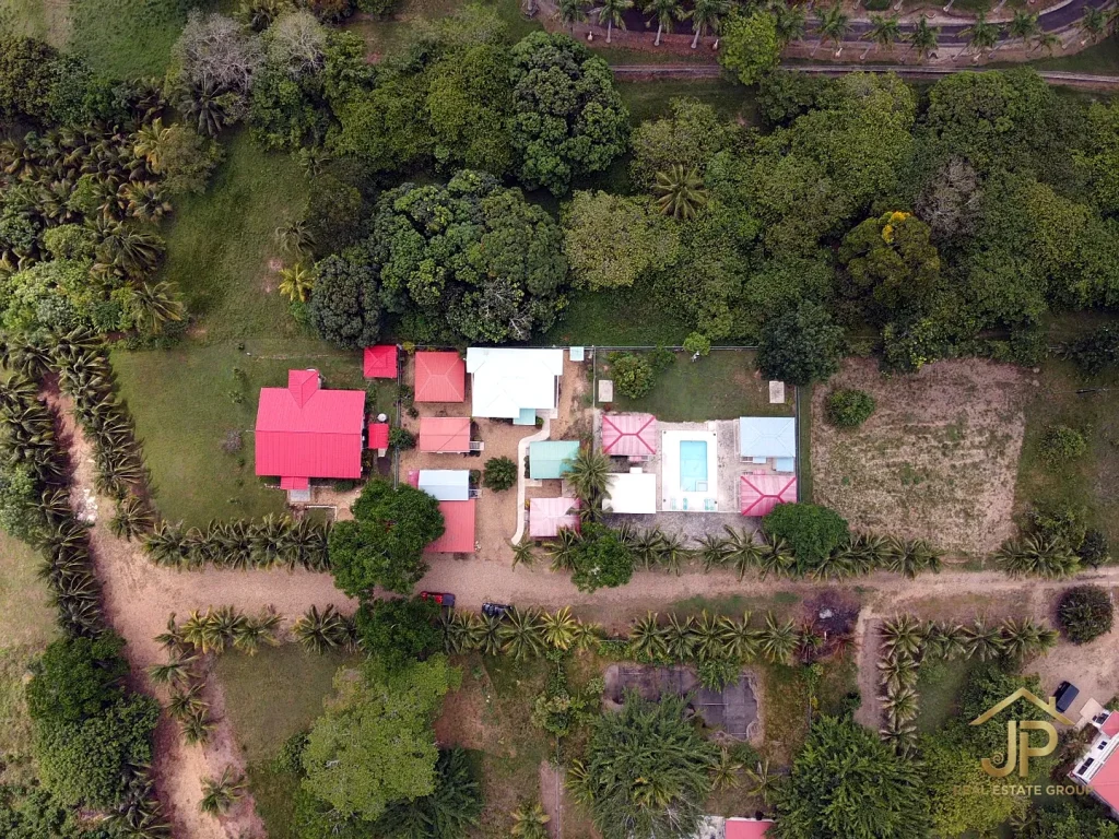 Turnkey Airbnb resort in Hummingbird Estate Belize - photo 2