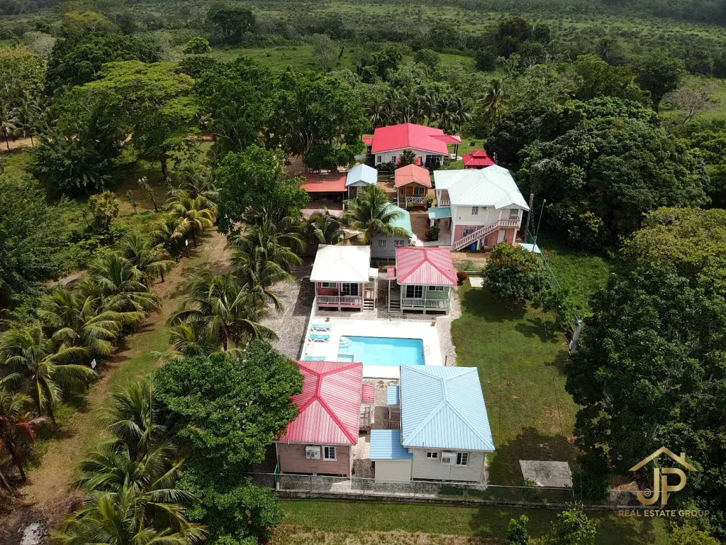 Turnkey Airbnb resort in Hummingbird Estate Belize - photo 3