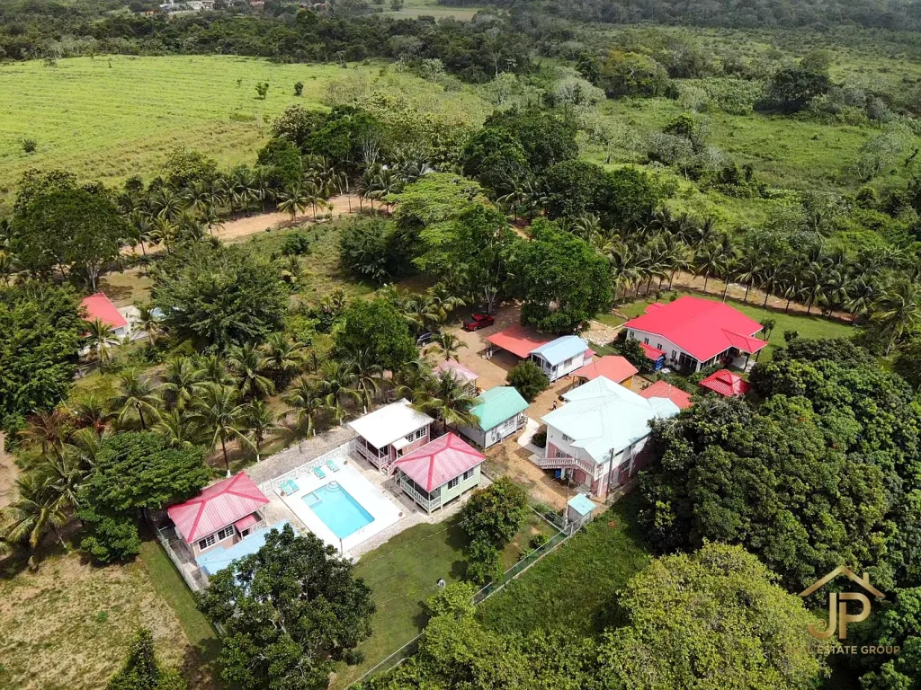Turnkey Airbnb resort in Hummingbird Estate Belize - photo 4