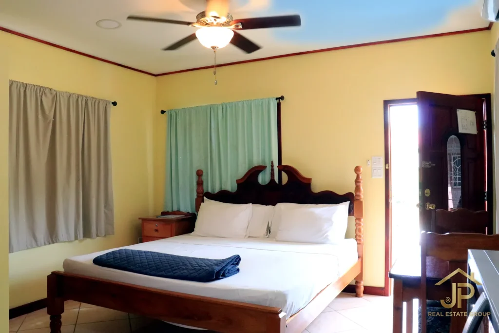 Turnkey Airbnb resort in Hummingbird Estate Belize - photo 15
