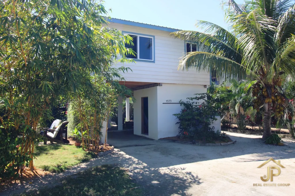 Tropical landscaping around Kokomo Placencia Peninsula home