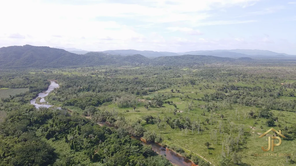 Red Bank ranch with Maya Mountain foothills - JP Real Estate Group