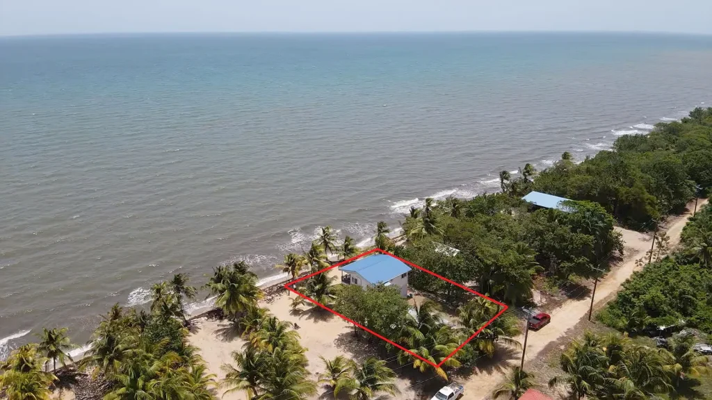 Boundary overlay showing Lot 61 beside the Caribbean Sea in Mayacan