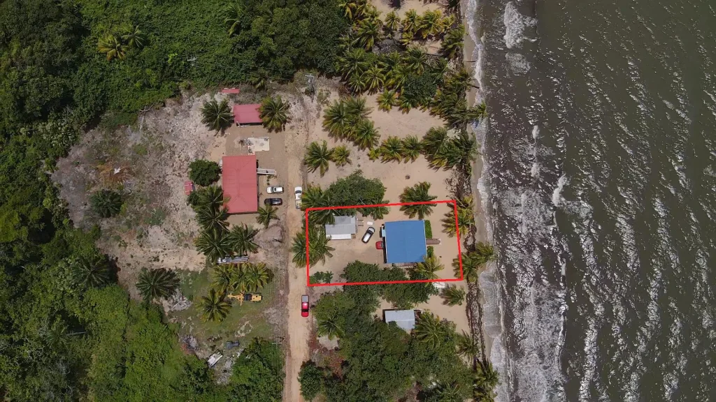 Overhead boundary overlay of Mayacan Lot 61 and its buildings